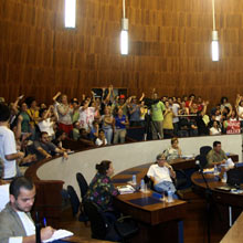 Movimento pressiona vereadores, e greve continua na FSA